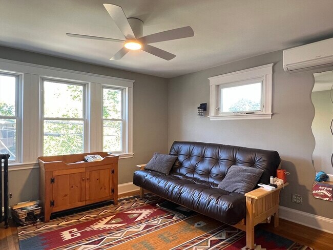 Building Photo - 110 Vassal Ln