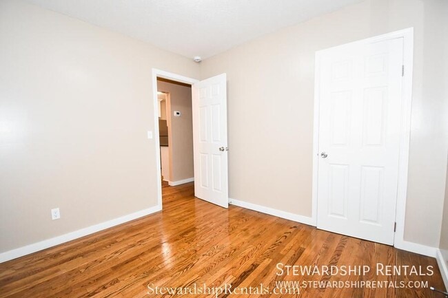 Building Photo - 11109 SE 52nd Ave