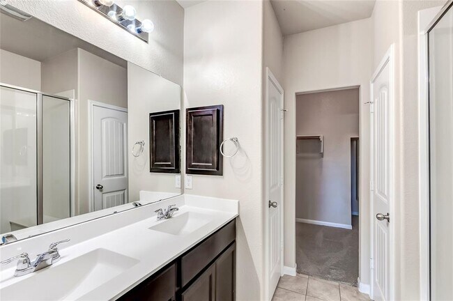 Building Photo - 2880 Donnell Dr