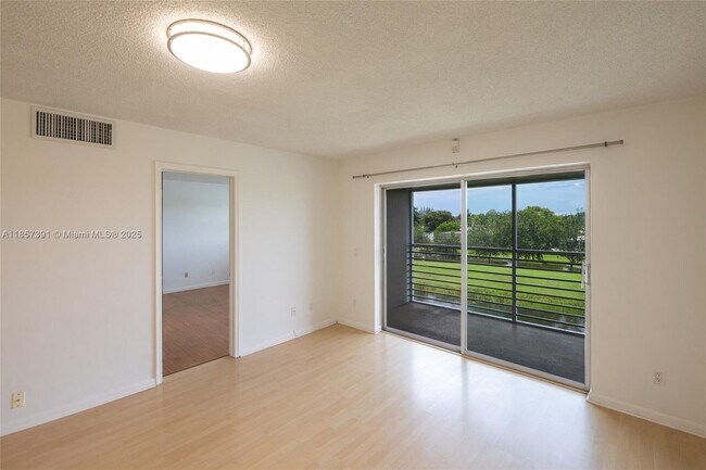 Building Photo - 2471 SW 82nd Ave
