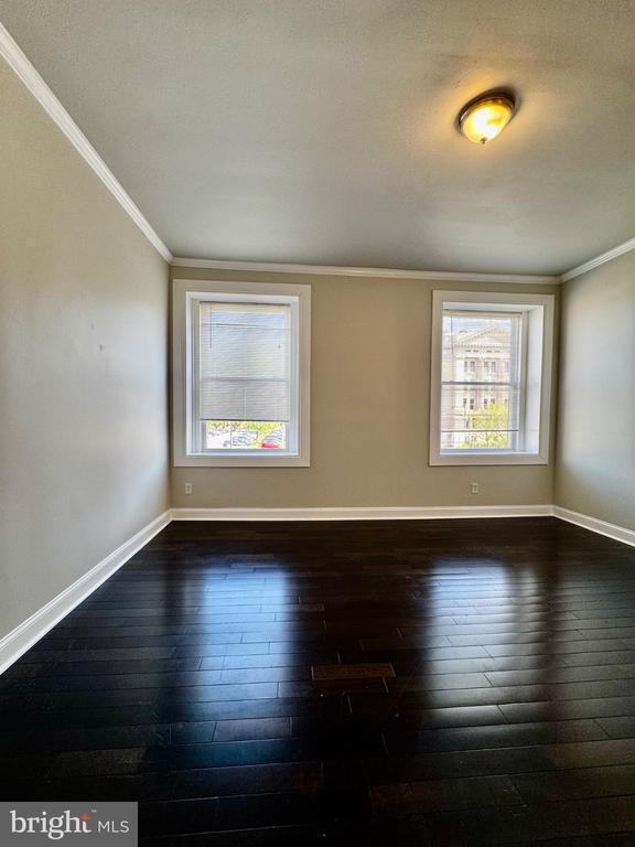 Building Photo - 139 E North Ave