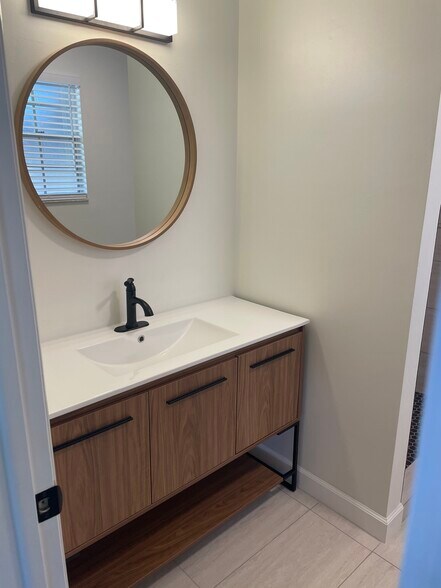 Building Photo - 42 W Highbanks Rd