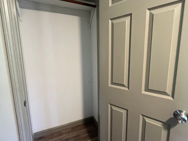 Building Photo - 72 Oak St