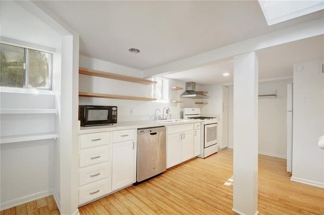 Building Photo - 108 W Croslin St