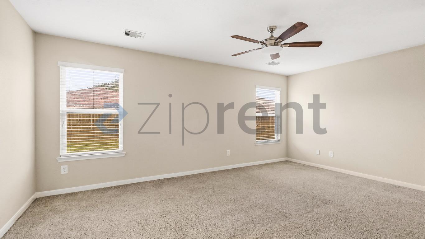 Building Photo - Unit