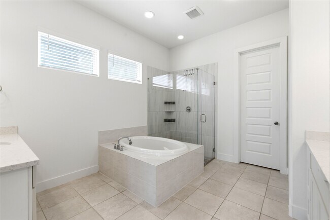 Building Photo - 24610 Bardona Way