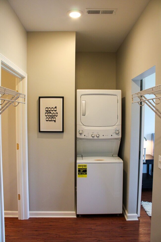 Building Photo - 3221 Redhawk St