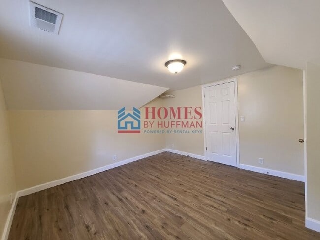 Building Photo - 423 Jefferson Ave