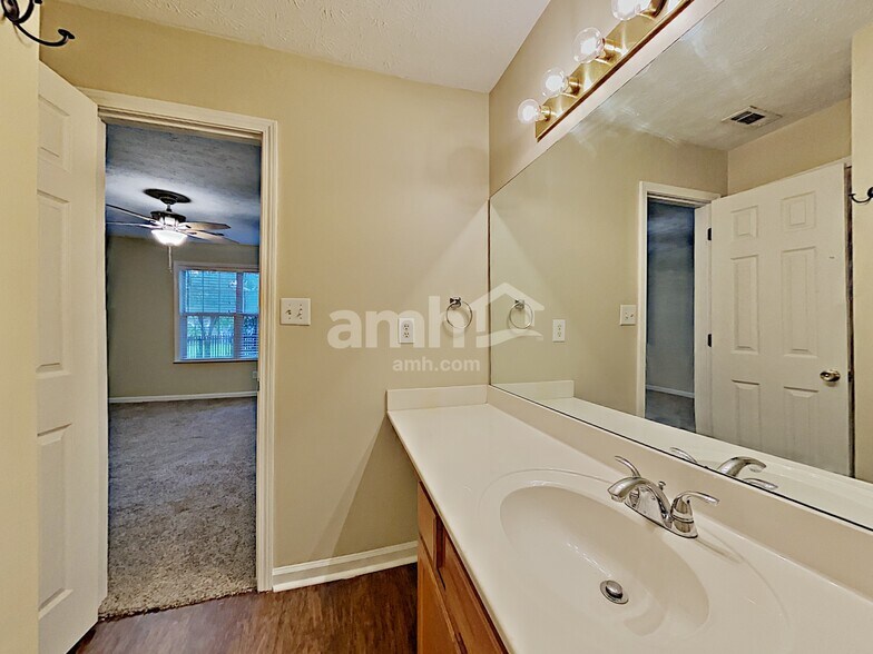 Building Photo - 451 Bellingham Dr