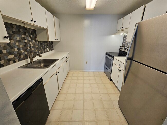 Building Photo - 5 Marc Dr