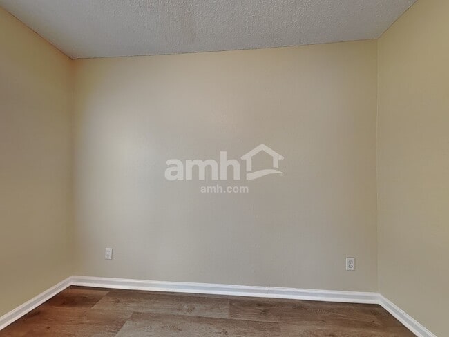 Building Photo - 7 Willow Lakes Dr