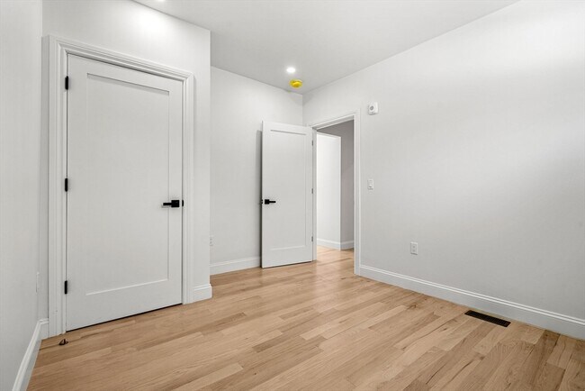 Building Photo - 53 Dustin St