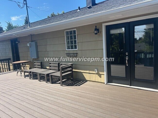 Building Photo - West Seattle Vintage Charm meets Modern! Huge Deck and Fire pit!