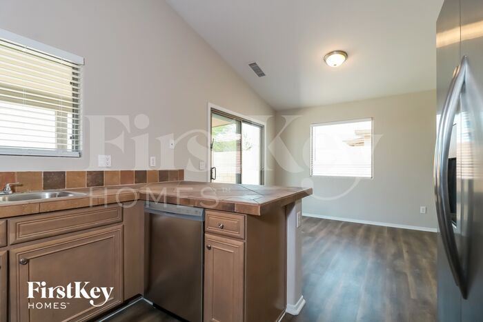 Building Photo - 6684 S 258th Dr