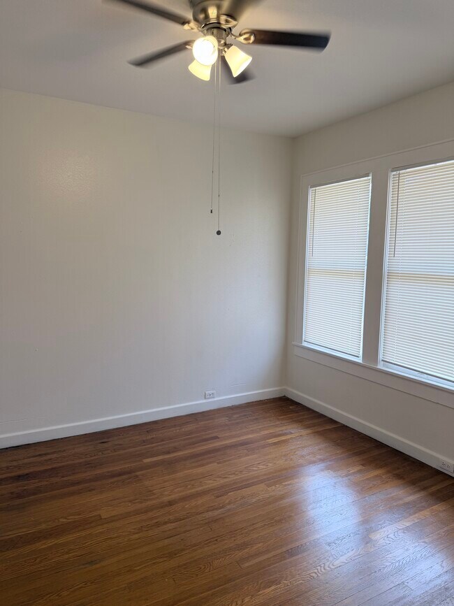 Building Photo - 605 Merrick St