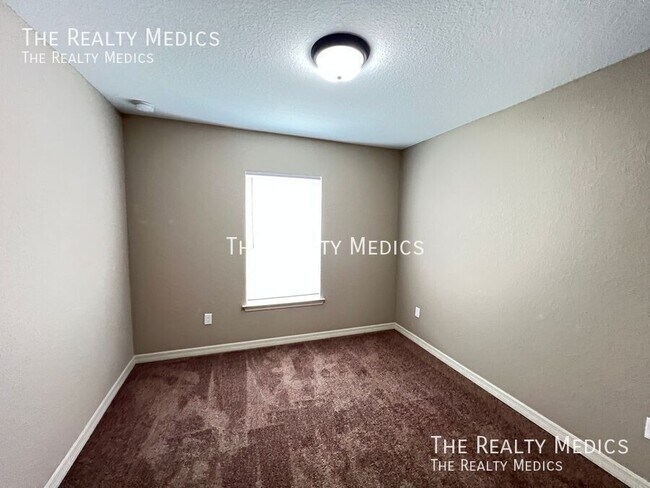 Building Photo - 485 Marion Oaks Ln