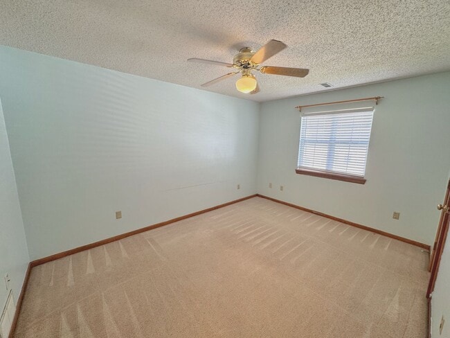 Building Photo - Comfortable Living