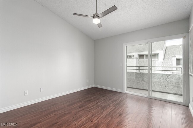 Building Photo - 5644 Vineyard Ln