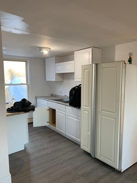 Building Photo - 70 Crescent St