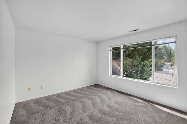 Building Photo - 5146 NE Schoeler Cir