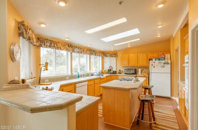 Building Photo - 6855 Long Canyon Rd
