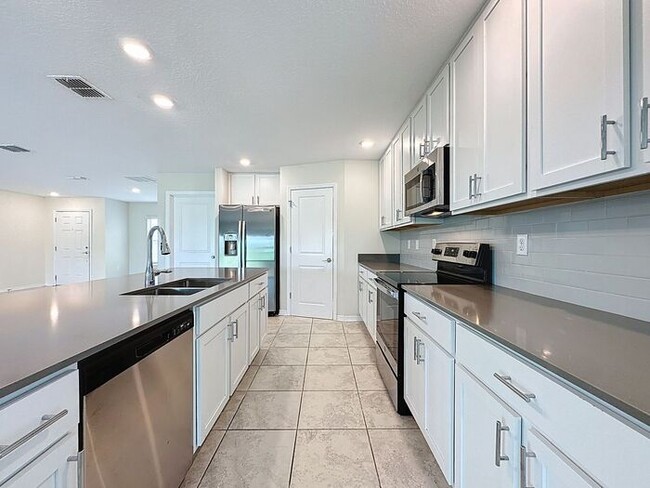 Building Photo - RESORT STYLE HOME IN STOREY CREEK