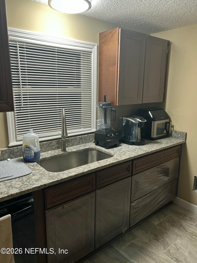 Building Photo - 294 Lee Dr