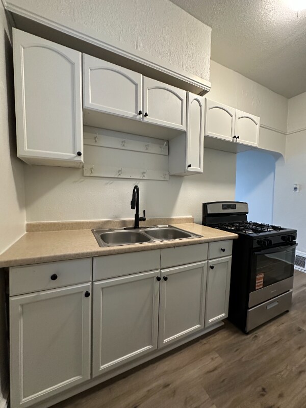 Building Photo - 57 N Chicago St