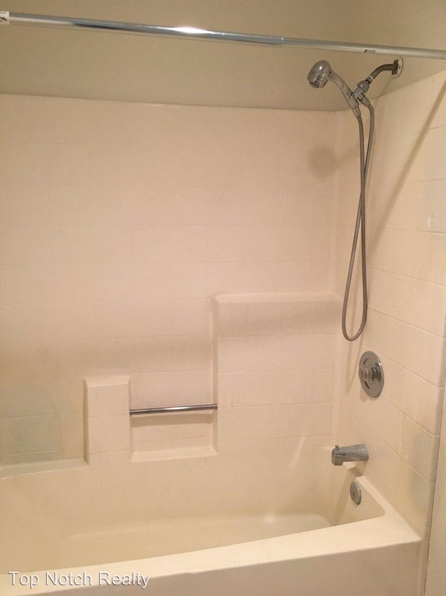 Building Photo - 4270 Highland Ave