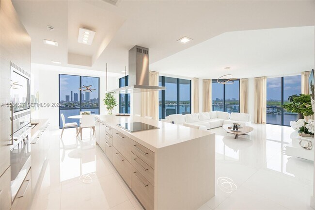 Building Photo - 17111 Biscayne Blvd