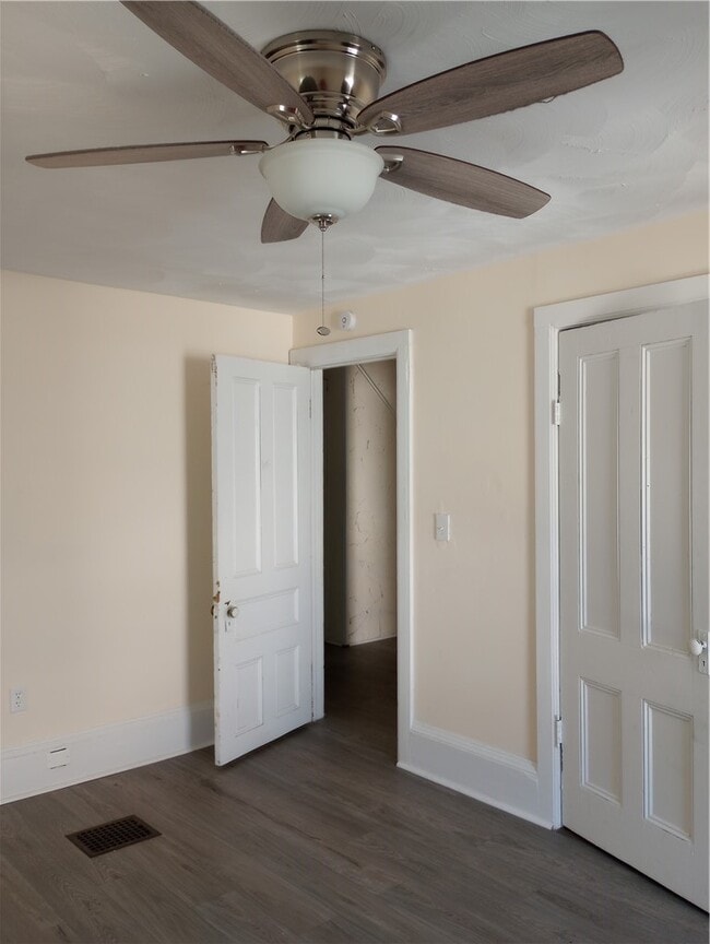 Building Photo - 410 Linden Pl