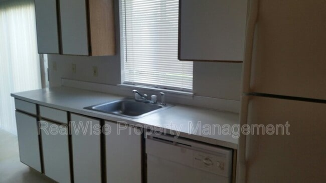 Building Photo - 2933 SE 38th Court