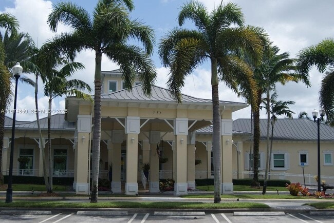 Building Photo - 370 NE 34th Ave