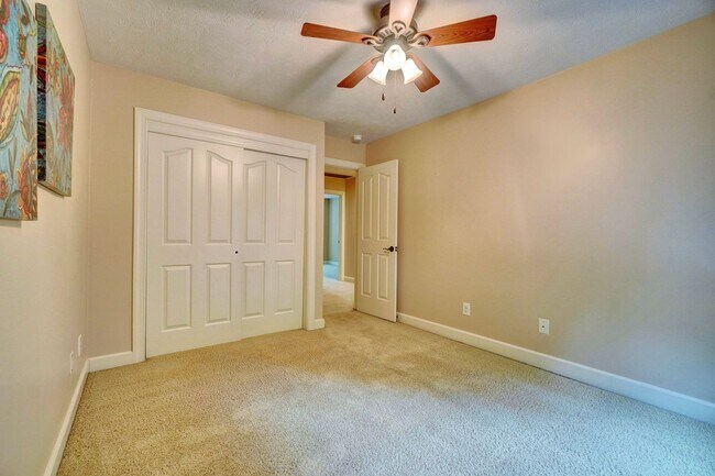 Building Photo - Ready NOW! 1st-Time Rental in John B. Dey ...