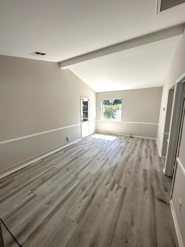 Building Photo - 2+1 Bungalow Cottage-  central a/c, carport, patio, washer/dryer hookups, pet friendly