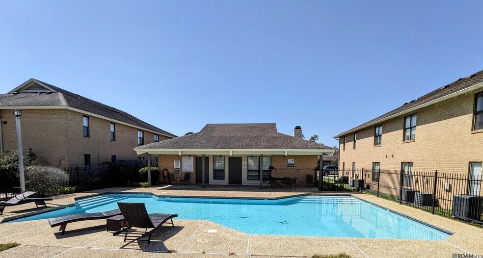 Building Photo - 5233 BUTTERCREEK LN, j2