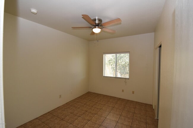 Building Photo - 2725 N Dodge Blvd
