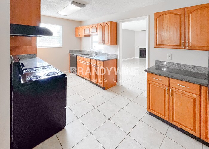 Building Photo - 3026 Mangrove Ave