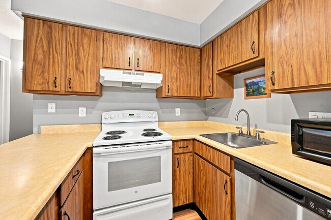 Building Photo - $1,340.95 - 1 Bed, 1 Bath Condo in Denver with In Unit Laundry!