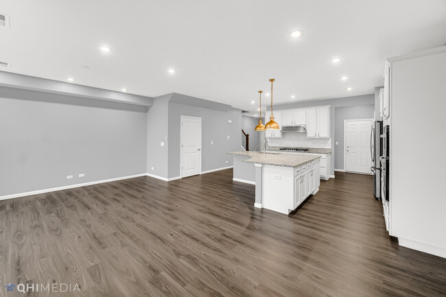 Building Photo - 597 Watercress Dr