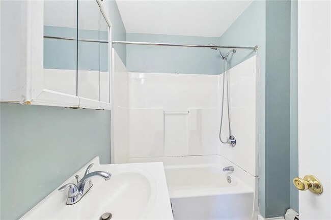 Building Photo - 136 Almy St