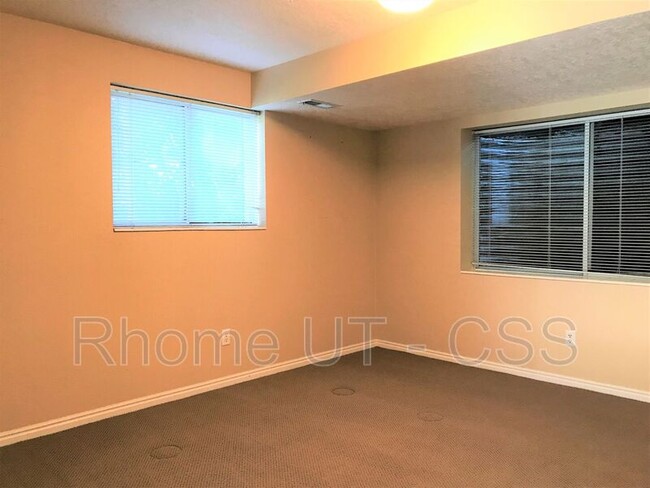Building Photo - 2041 E Windsor Oak Cv