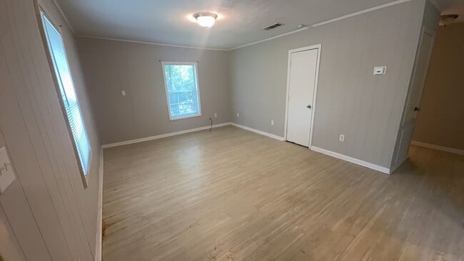 Building Photo - Quaint 2 bed townhome in culdesac