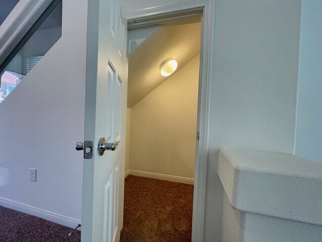 Building Photo - BEAUTIFUL 5 BED 3.5 BATH 3 FLOORS 2 CAR GARAGE SINGLE FAMILY HOME W/ LARGE LOFT & BACKYARD FOR RENT!