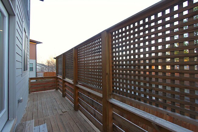 Building Photo - Modern Style Home in Downtown Durham!