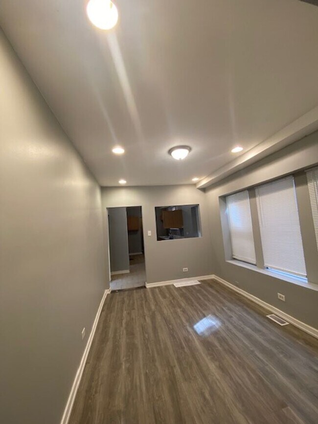 Building Photo - 7314 S University Ave