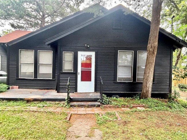 Primary Photo - 1203 Leona St
