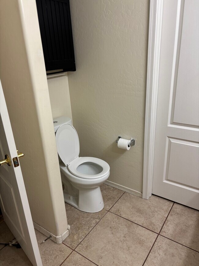 Building Photo - 1925 N Ashland