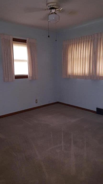 Building Photo - 2225 W Silver Spring Dr