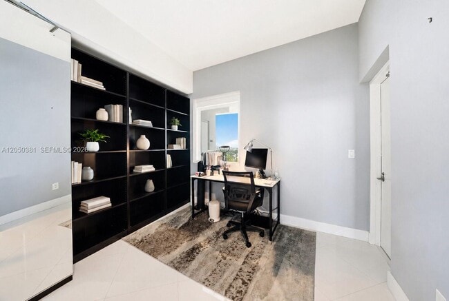 Building Photo - 2020 N Bayshore Dr